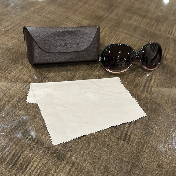 Salvatore Ferragamo sunglasses - Picture 1 of 6
